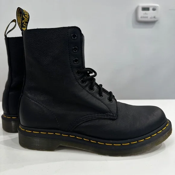 Dr. Martens 1460 Pascal Black Leather Boots 🖤 - Picture 8 of 16